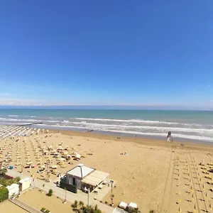 Casa vacanze La Torre - Frontemare - Immobil Relax, Lido di Jesolo